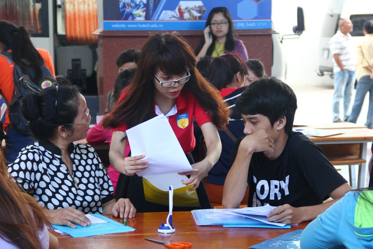 HUTECH nhận hồ sơ xét học bạ THPT đợt 2 từ ngày 6/8/2015 7