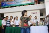 Không ch? có nam sinh tham gia thi bi?u di?n Bartender, các n? sinh cung làm s?ng d?ng cu?c thi