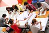 Sinh viên khoa M? thu?t Công nghi?p làm d? án t?i khu ti?n s?nh