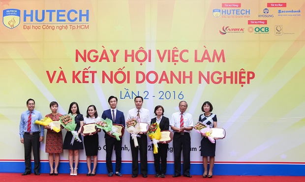 Hơn 4.000 sinh viên tham gia phỏng vấn tại 60 doanh nghiệp trong Ngày hội việc làm HUTECH