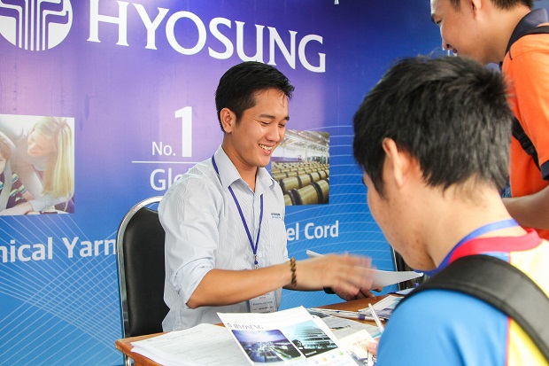 Hơn 4.000 sinh viên tham gia phỏng vấn tại 60 doanh nghiệp trong Ngày hội việc làm HUTECH