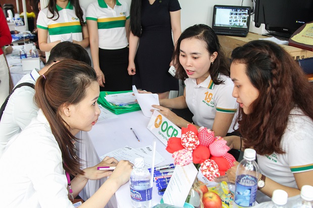 Hơn 4.000 sinh viên tham gia phỏng vấn tại 60 doanh nghiệp trong Ngày hội việc làm HUTECH