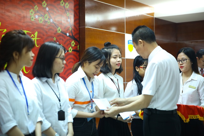 Tang-ve-xe-tet