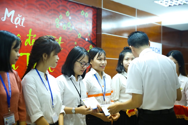 Tang-ve-xe-tet