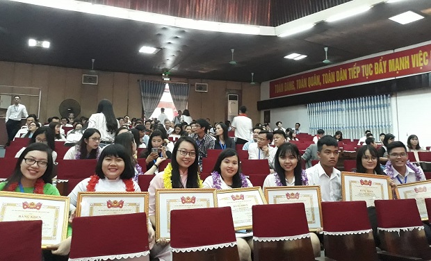 giai-thuong-sinh-vien-nckh-2018-cap-bo-hutech