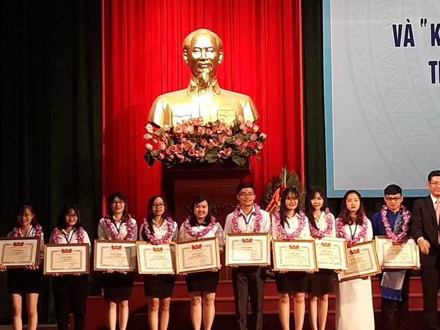 giai-thuong-sinh-vien-nckh-2018-cap-bo-hutech
